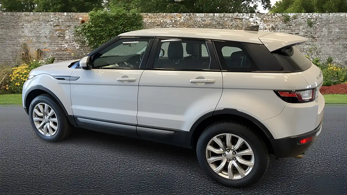 Used 2017 Land Rover Range Rover Evoque Se White - Interior and Exterior details 9