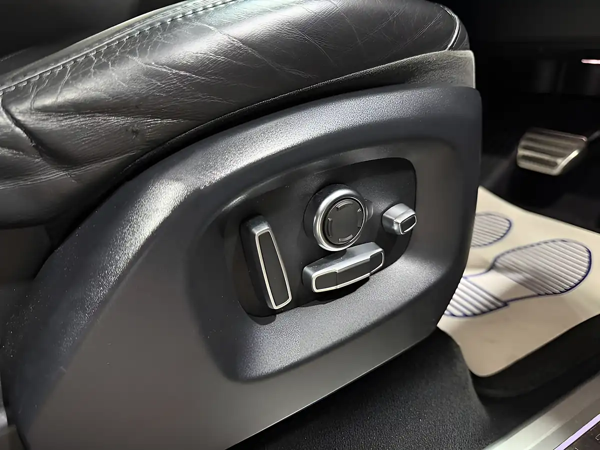 Used 2017 Land Rover Range Rover Sport Autobiography Dynamic Orange - Interior and Exterior details 12