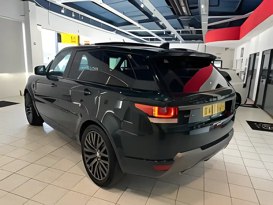 Used 2017 Land Rover Range Rover Sport Hse Dynamic Green - Interior and Exterior details 5