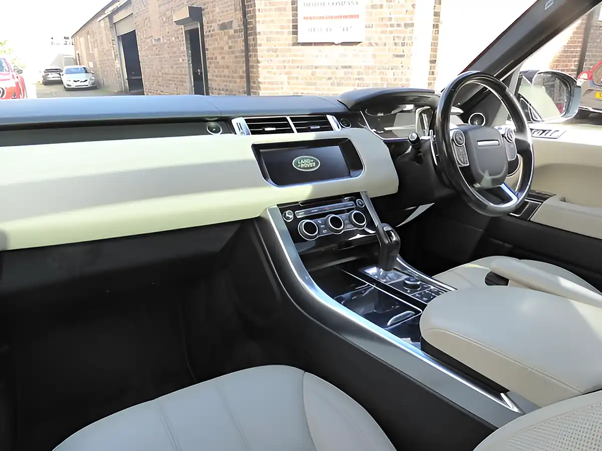 Used 2017 Land Rover Range Rover Sport Hse Dynamic Red - Interior and Exterior details 12