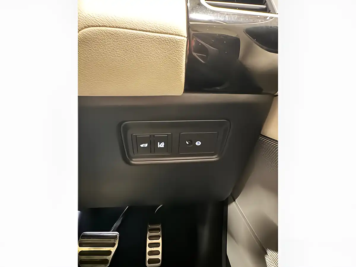Used 2017 Land Rover Range Rover Sport Hse Dynamic Red - Interior and Exterior details 19