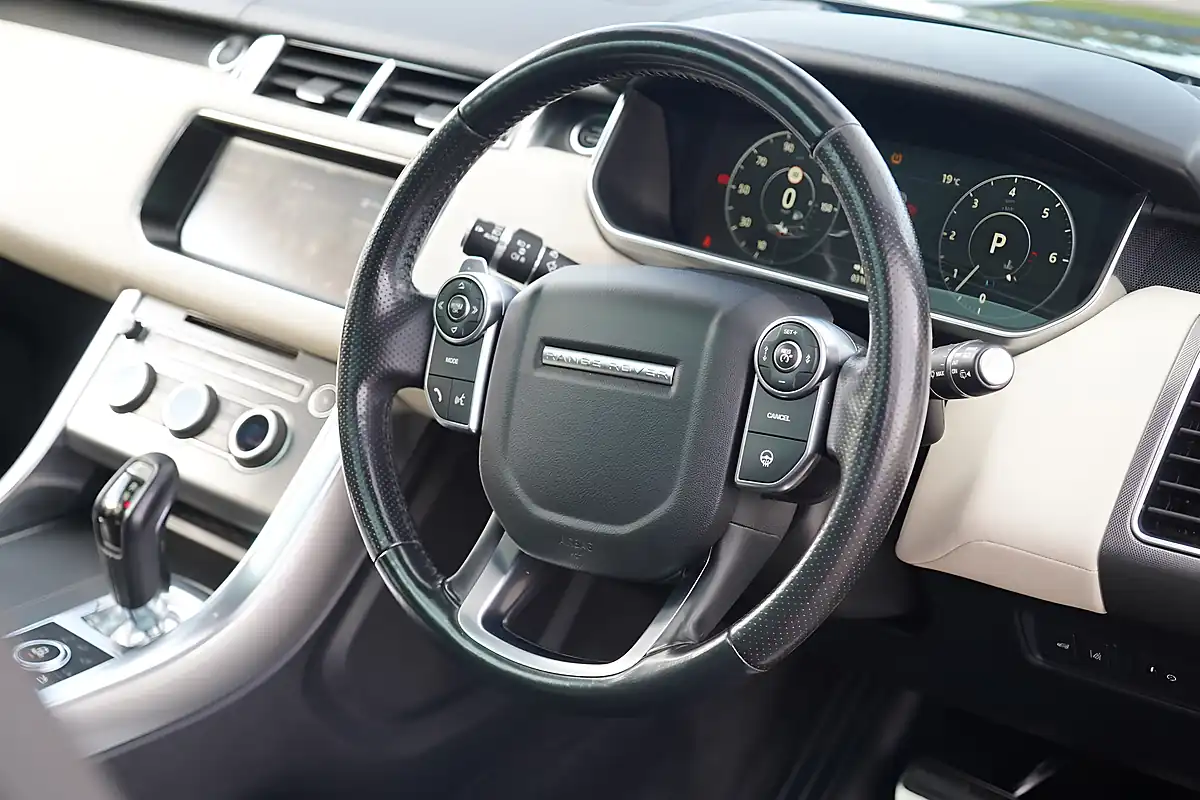 Used 2017 Land Rover Range Rover Sport Hse Dynamic Santorini Metallic - Interior and Exterior details 16