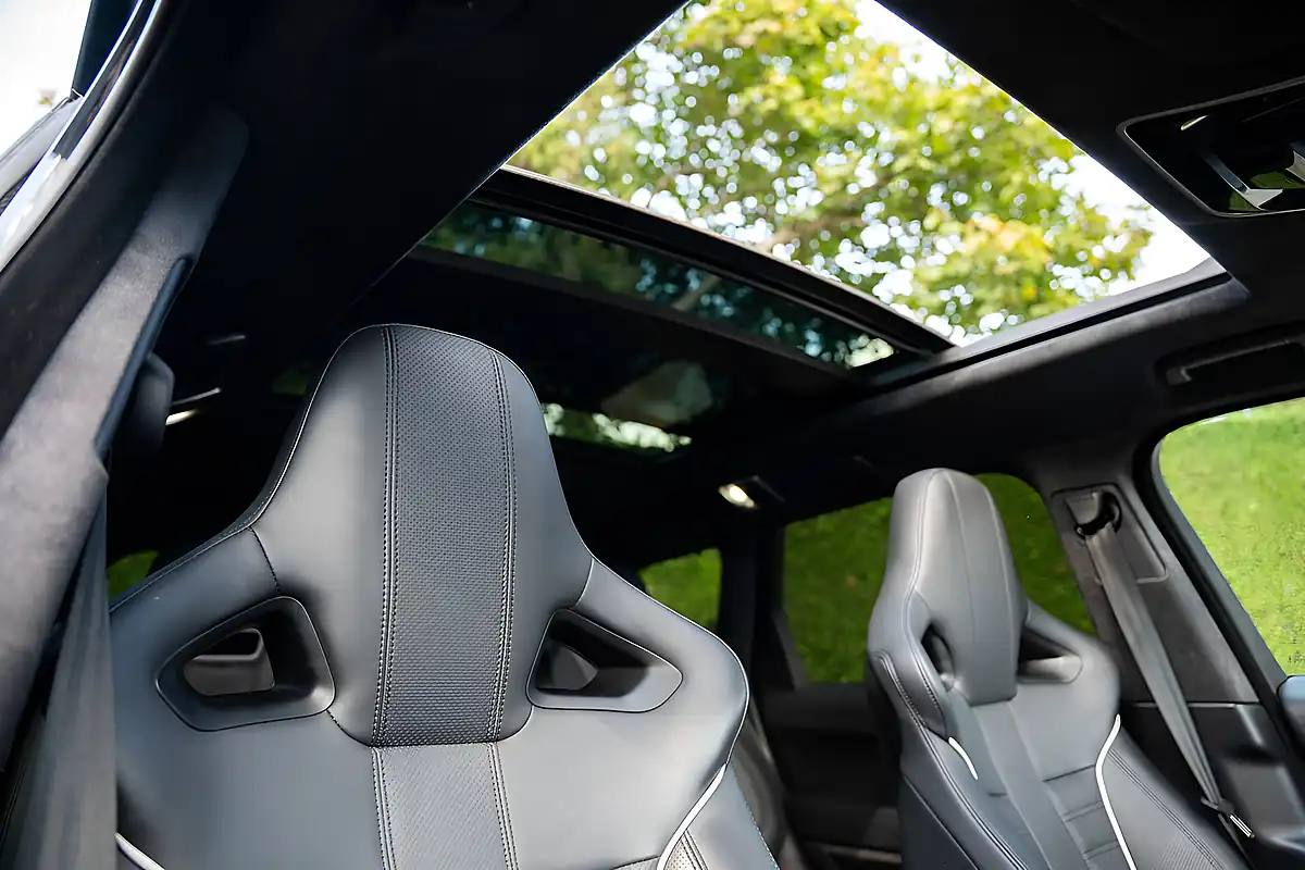 Used 2017 Land Rover Range Rover Sport Svr Black - Interior and Exterior details 3