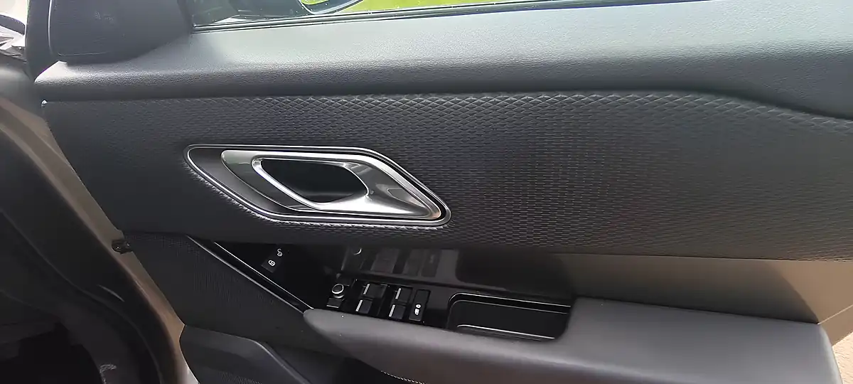 Used 2017 Land Rover Range Rover Velar Executive Silver - Interior and Exterior details 10