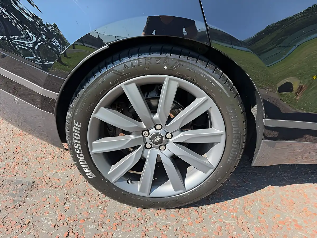 Used 2017 Land Rover Range Rover Velar R-Dynamic Hse Black - Interior and Exterior details 14