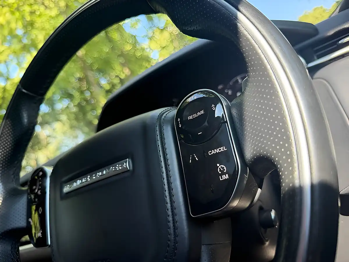 Used 2017 Land Rover Range Rover Velar R-Dynamic Hse Black - Interior and Exterior details 19