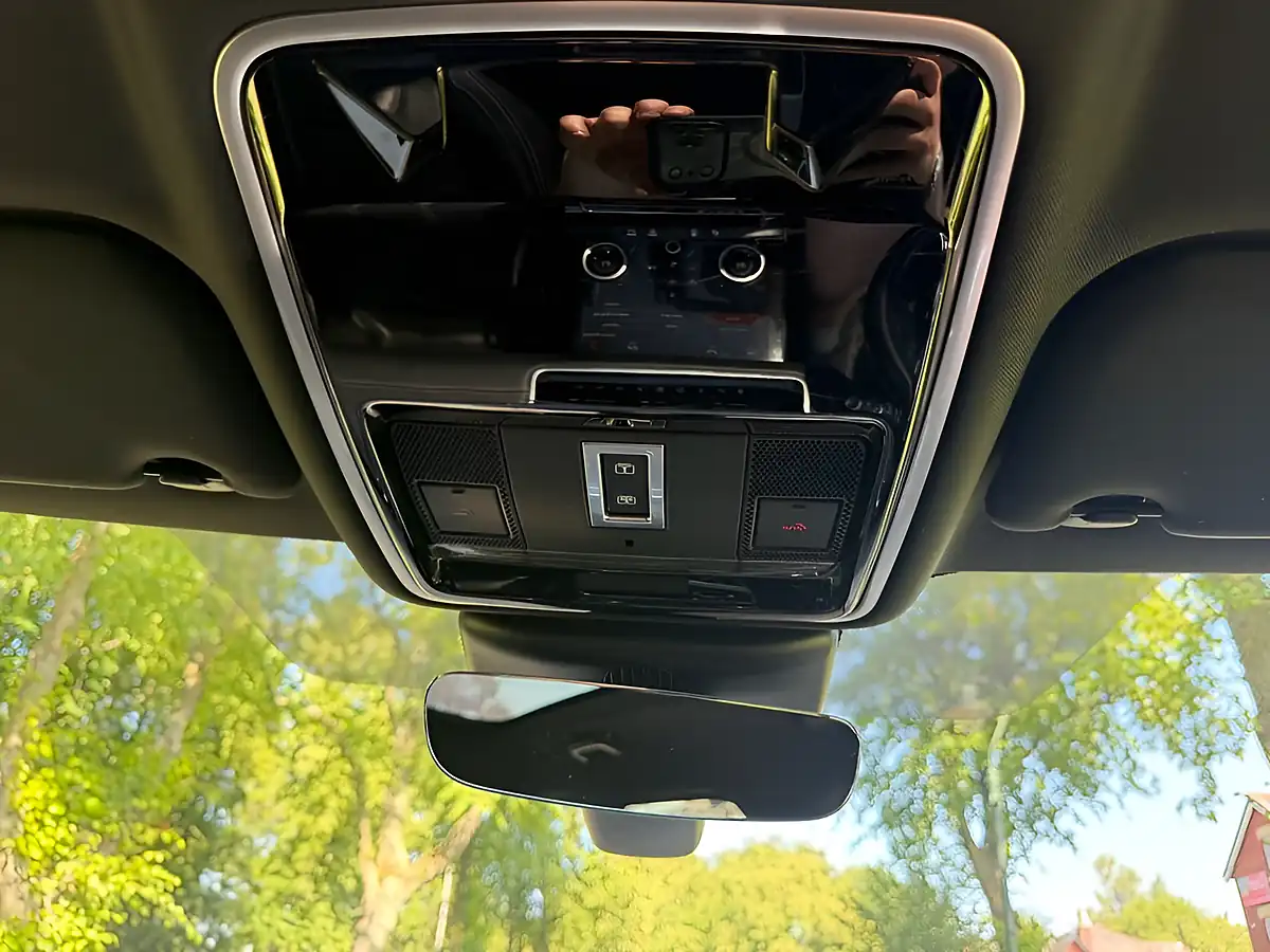 Used 2017 Land Rover Range Rover Velar R-Dynamic Hse Black - Interior and Exterior details 20