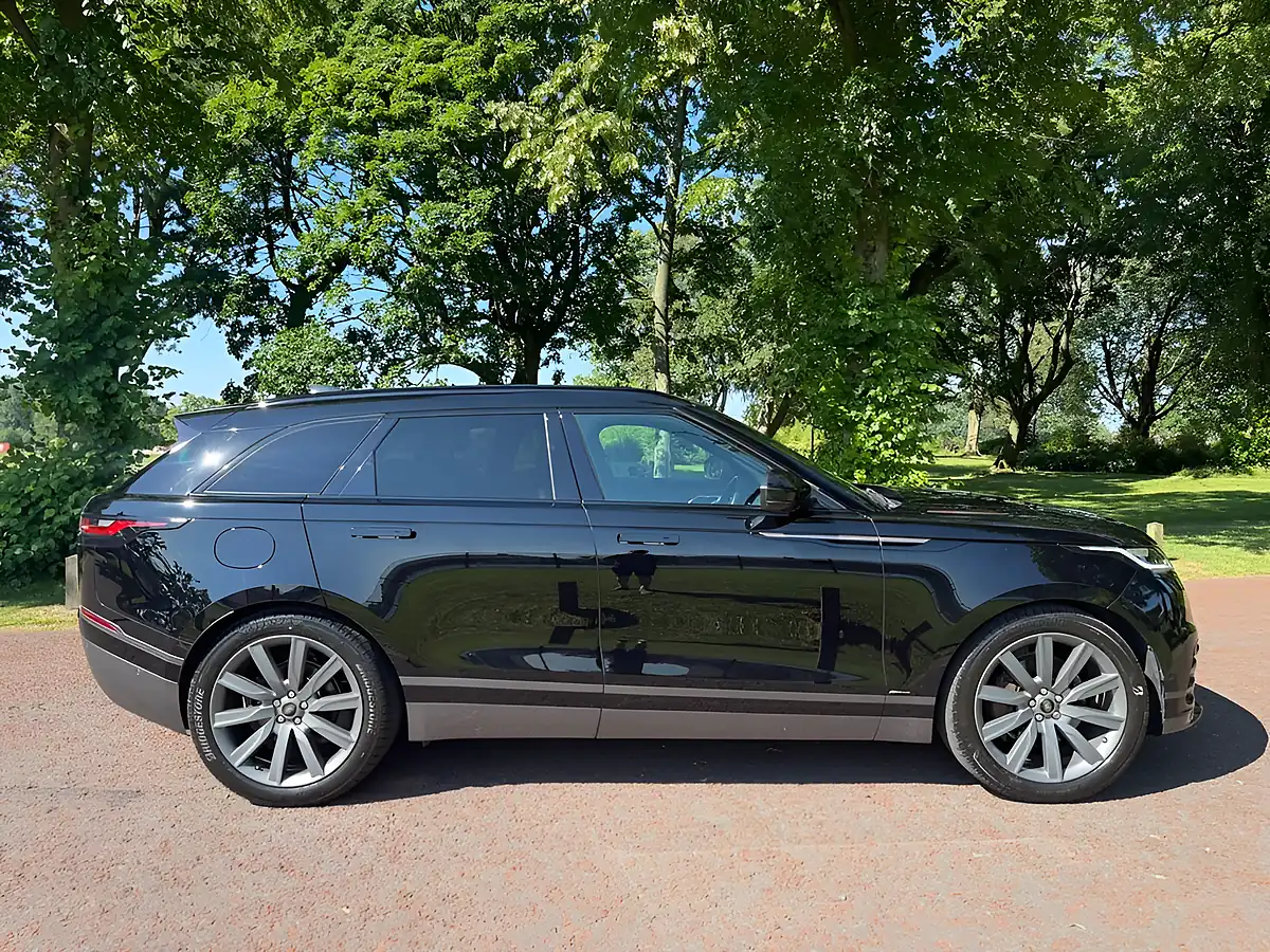 Used 2017 Land Rover Range Rover Velar R-Dynamic Hse Black - Interior and Exterior details 3
