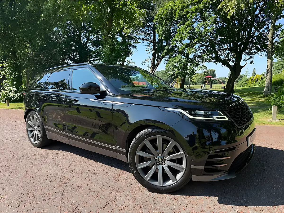 Used 2017 Land Rover Range Rover Velar R-Dynamic Hse Black - Interior and Exterior details 4
