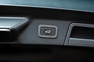 Used 2017 Land Rover Range Rover Velar R-Dynamic Hse Black - Interior and Exterior details 16