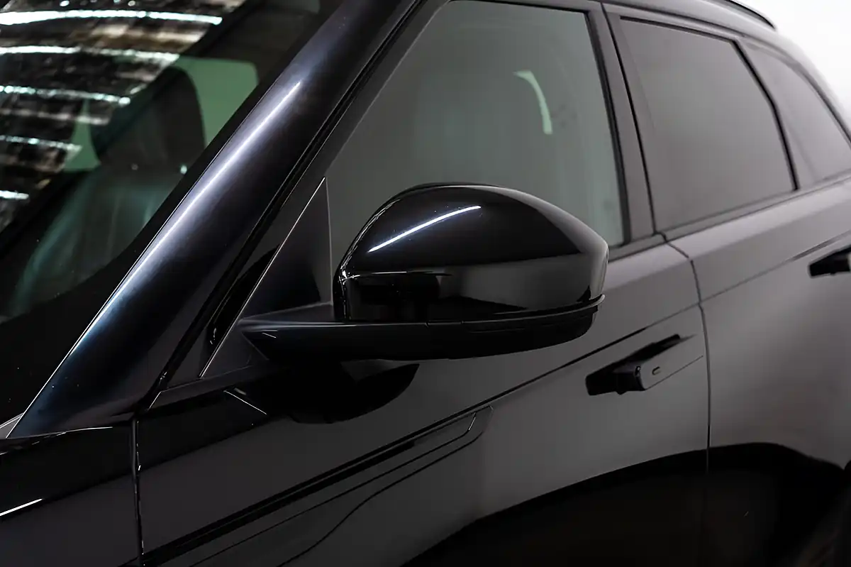 Used 2017 Land Rover Range Rover Velar R-Dynamic Hse Black - Interior and Exterior details 17