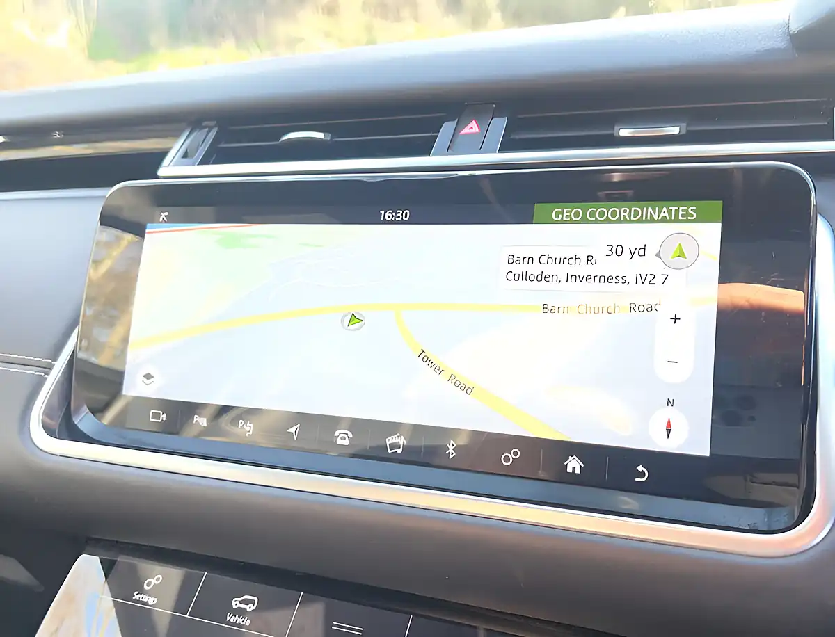 Used 2017 Land Rover Range Rover Velar R-Dynamic Hse Indus Silver - Interior and Exterior details 16