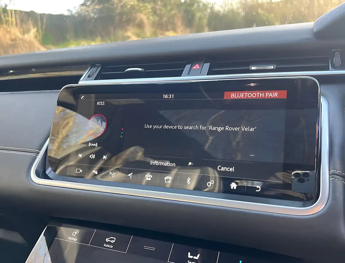 Used 2017 Land Rover Range Rover Velar R-Dynamic Hse Indus Silver - Interior and Exterior details 19
