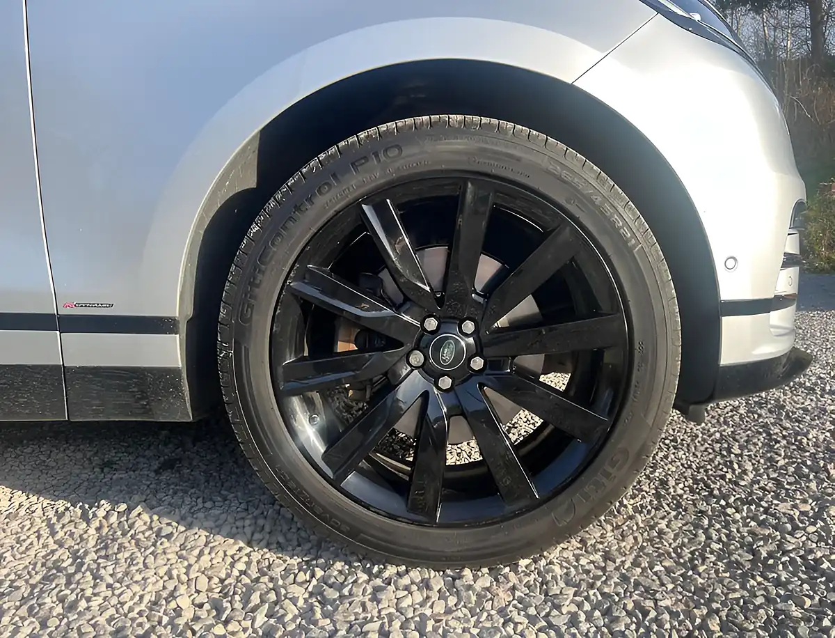 Used 2017 Land Rover Range Rover Velar R-Dynamic Hse Indus Silver - Interior and Exterior details 9