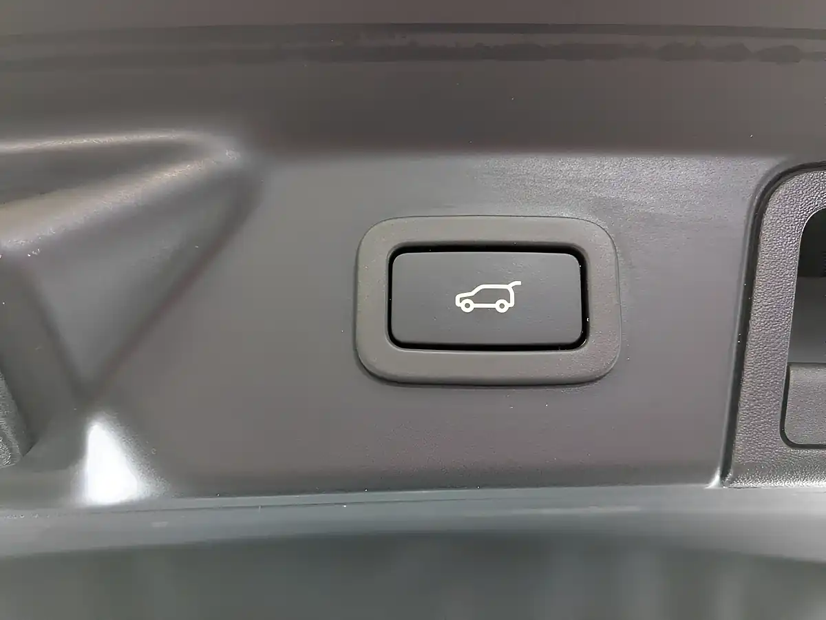 Used 2017 Land Rover Range Rover Velar R-Dynamic Se Corris Grey - Interior and Exterior details 11