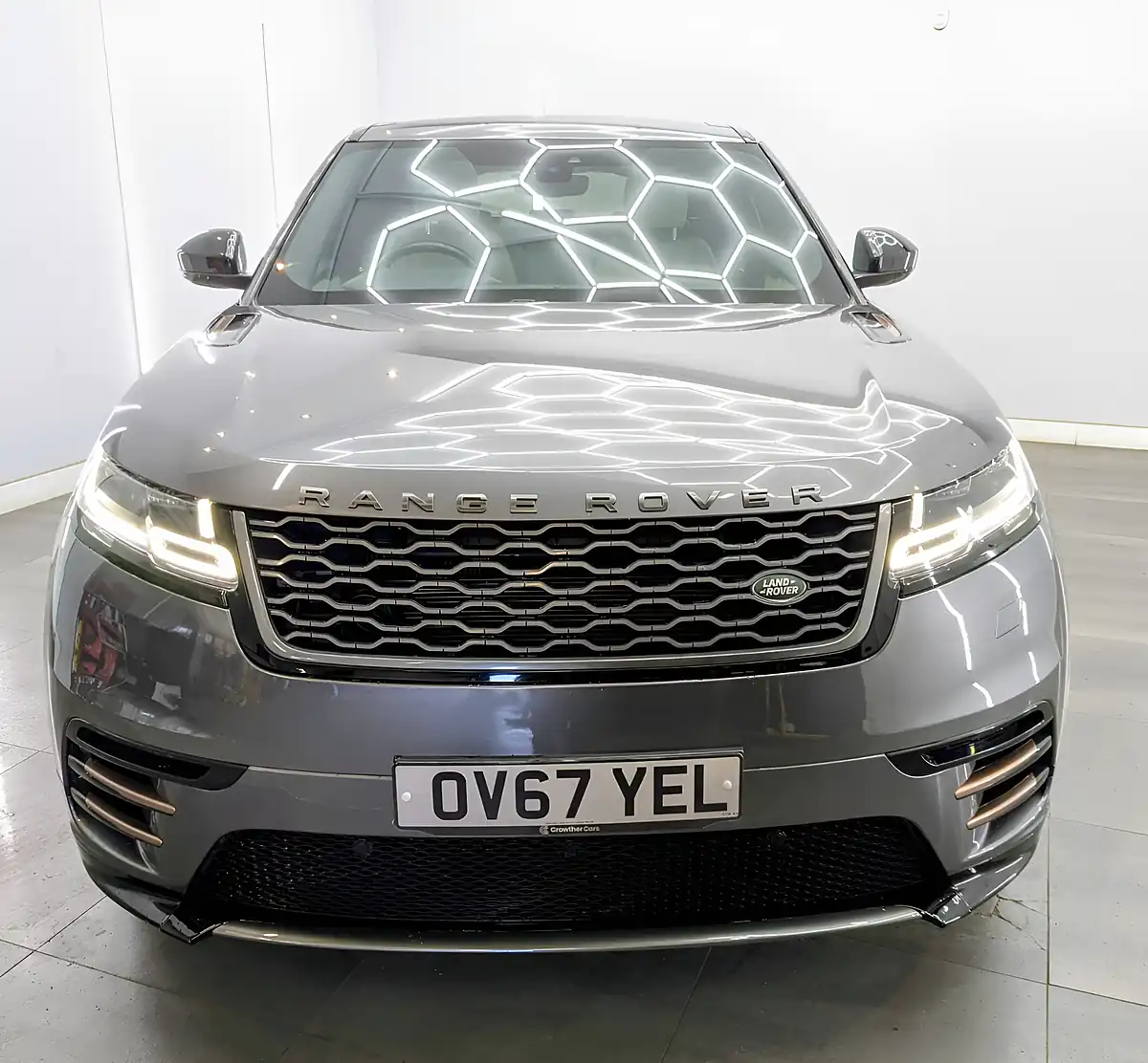Used 2017 Land Rover Range Rover Velar R-Dynamic Se Corris Grey - Interior and Exterior details 4