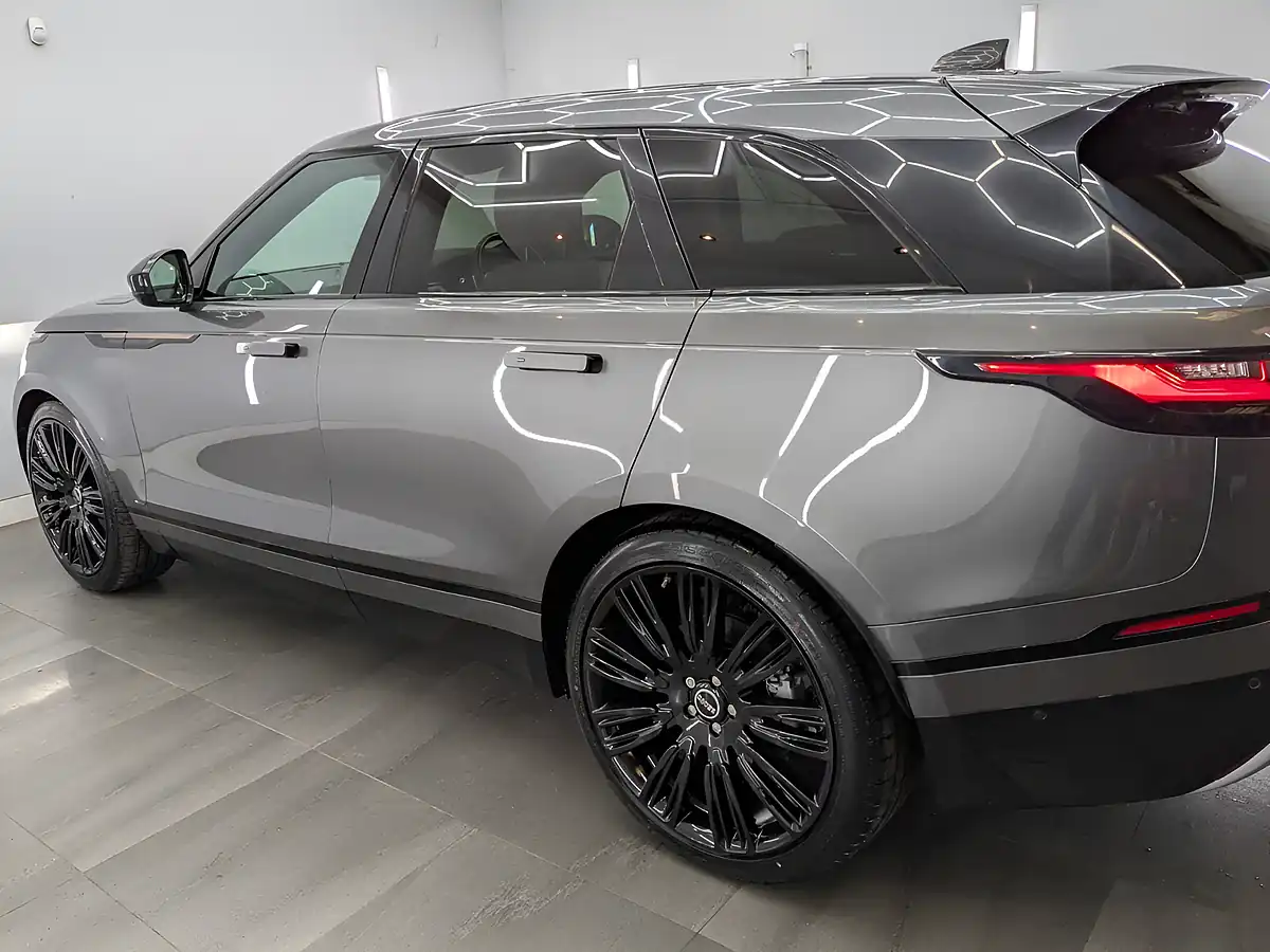 Used 2017 Land Rover Range Rover Velar R-Dynamic Se Corris Grey - Interior and Exterior details 6