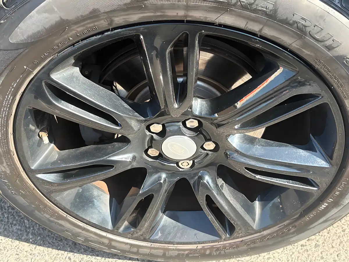Used 2017 Land Rover Range Rover Velar R-Dynamic Se Grey - Interior and Exterior details 16
