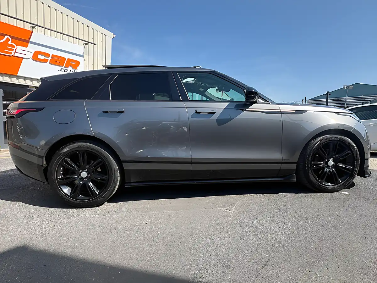 Used 2017 Land Rover Range Rover Velar R-Dynamic Se Grey - Interior and Exterior details 5