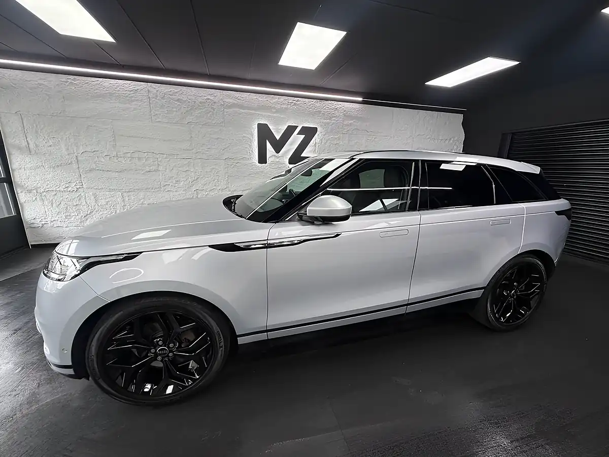 Used 2017 Land Rover Range Rover Velar Se Silver - Interior and Exterior details 11
