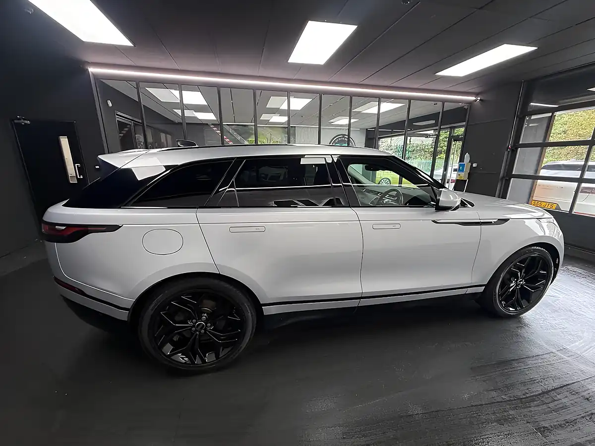 Used 2017 Land Rover Range Rover Velar Se Silver - Interior and Exterior details 4
