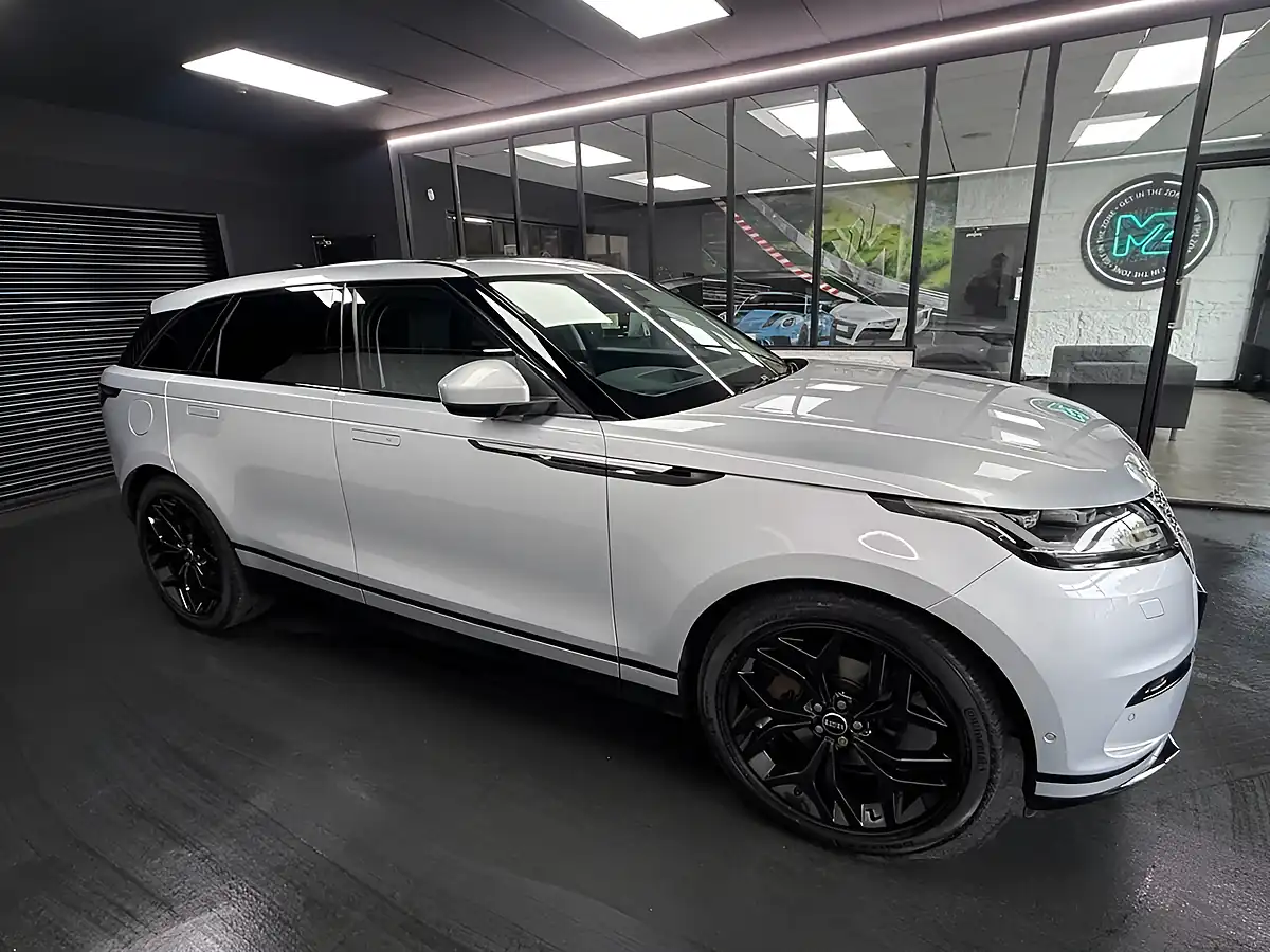Used 2017 Land Rover Range Rover Velar Se Silver - Interior and Exterior details 6