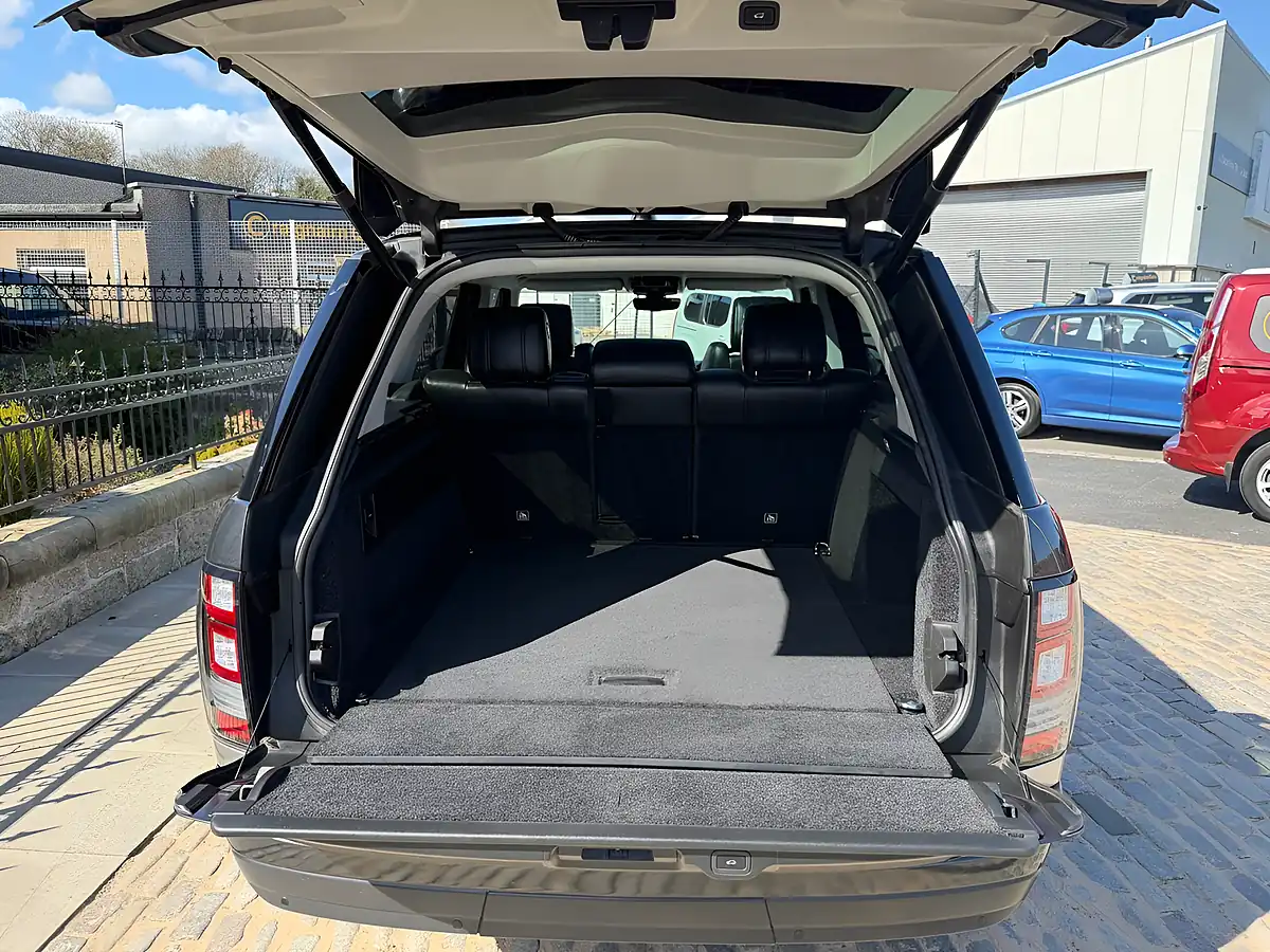 Used 2017 Land Rover Range Rover Vogue Carpathian Grey - Interior and Exterior details 15
