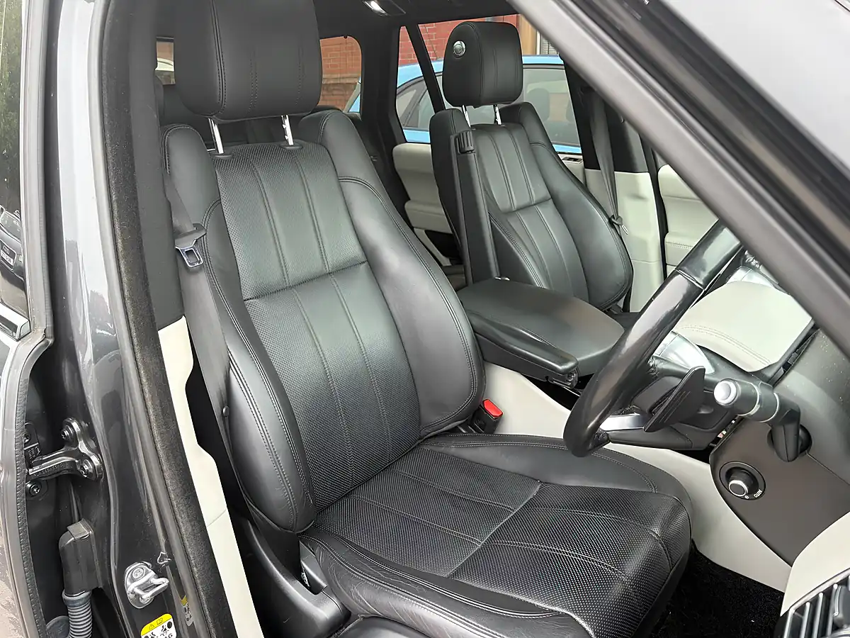 Used 2017 Land Rover Range Rover Vogue Grey - Interior and Exterior details 11