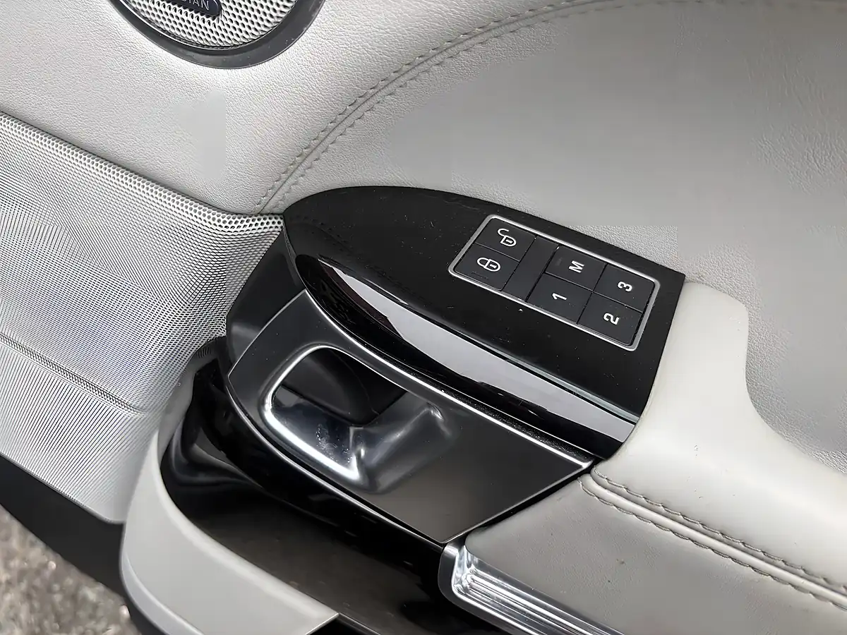 Used 2017 Land Rover Range Rover Vogue Grey - Interior and Exterior details 14