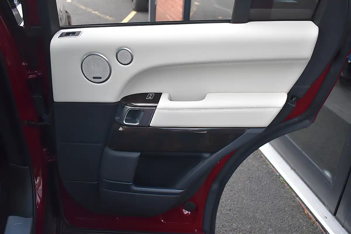 Used 2017 Land Rover Range Rover Vogue Montalcino Red - Interior and Exterior details 12
