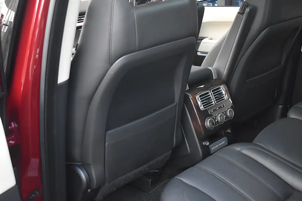 Used 2017 Land Rover Range Rover Vogue Montalcino Red - Interior and Exterior details 13