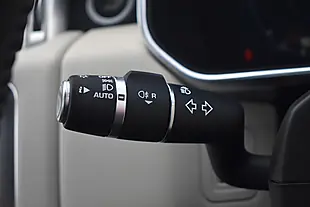 Used 2017 Land Rover Range Rover Vogue Montalcino Red - Interior and Exterior details 16