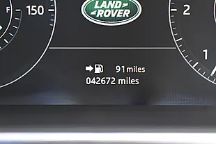 Used 2017 Land Rover Range Rover Vogue Montalcino Red - Interior and Exterior details 9