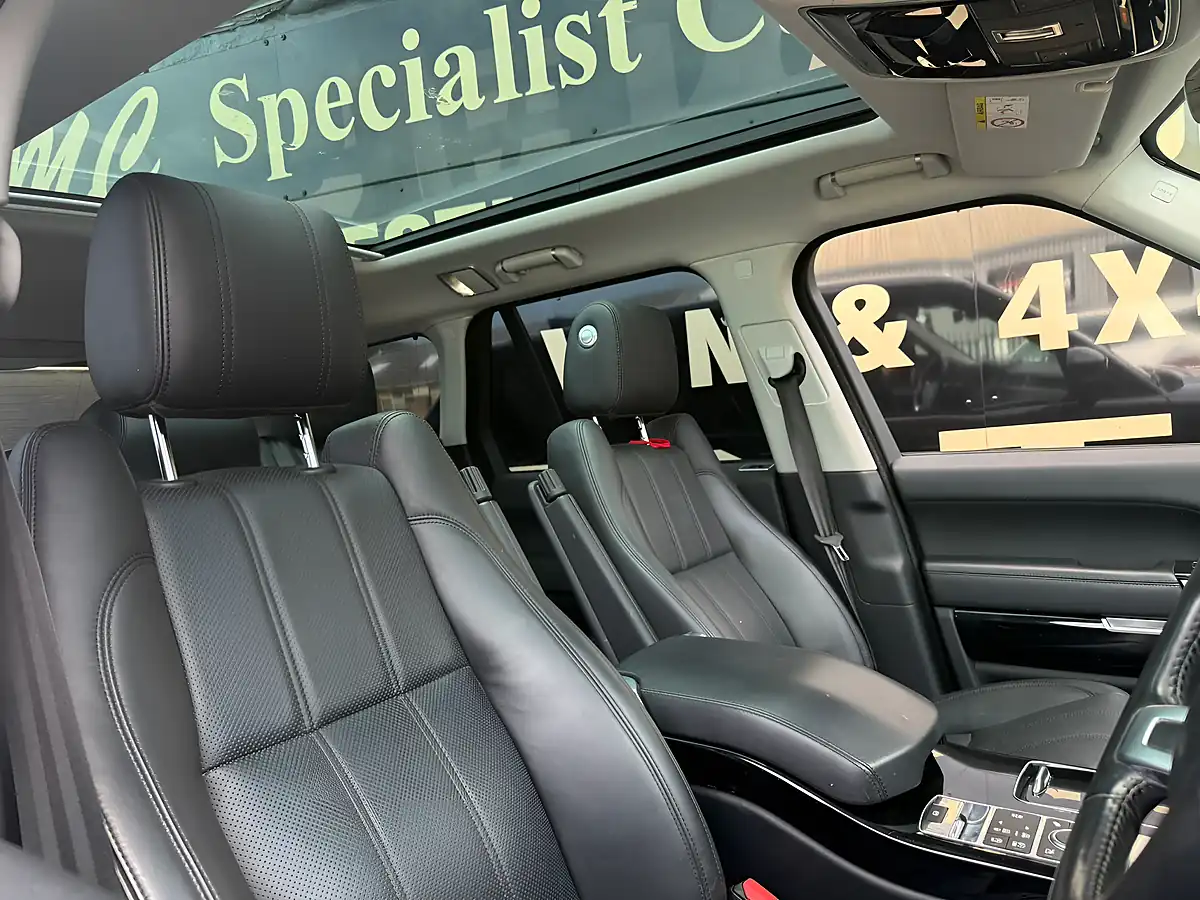 Used 2017 Land Rover Range Rover Vogue Santorini Black - Interior and Exterior details 3