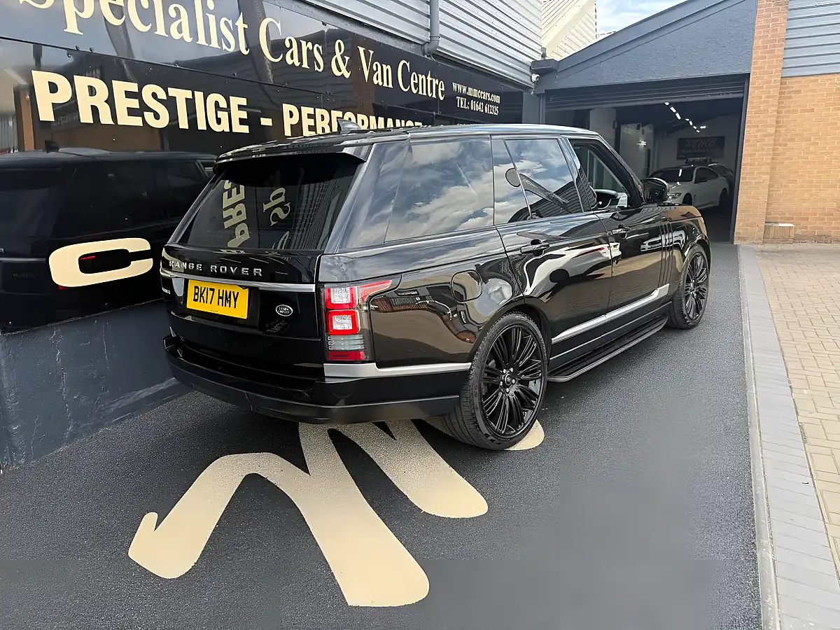 Used 2017 Land Rover Range Rover Vogue Santorini Black - Interior and Exterior details 4