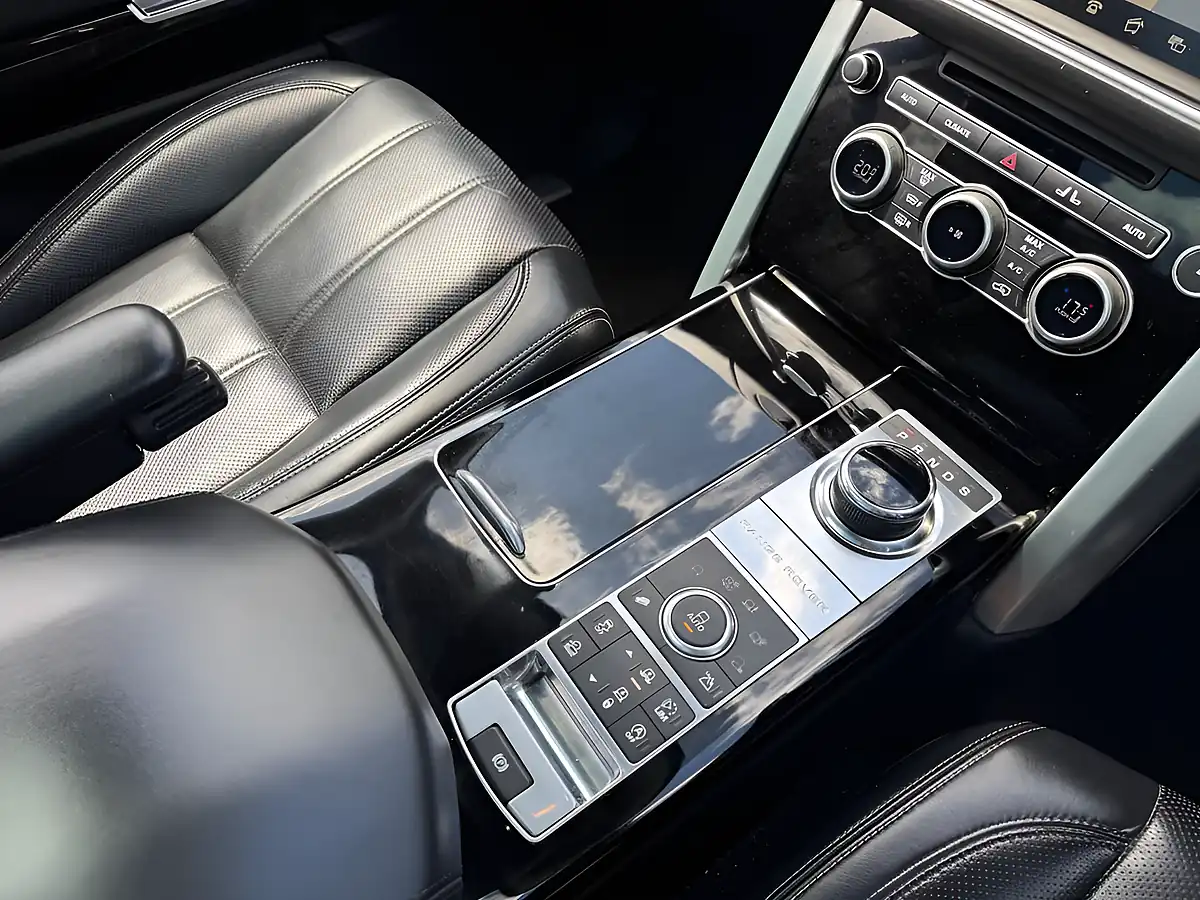 Used 2017 Land Rover Range Rover Vogue Se Black - Interior and Exterior details 13