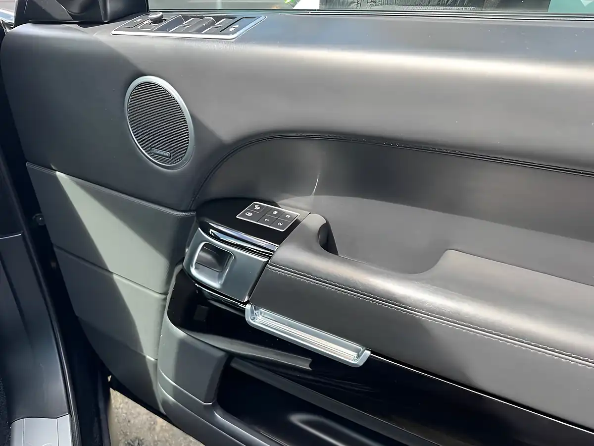Used 2017 Land Rover Range Rover Vogue Se Black - Interior and Exterior details 14