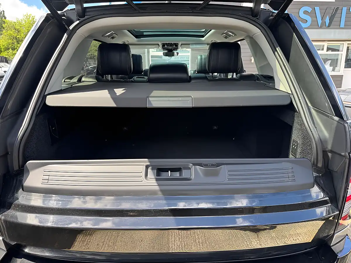Used 2017 Land Rover Range Rover Vogue Se Black - Interior and Exterior details 20