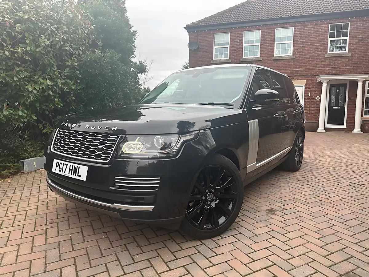 Used 2017 Land Rover Range Rover Vogue Se Black - Interior and Exterior details 3