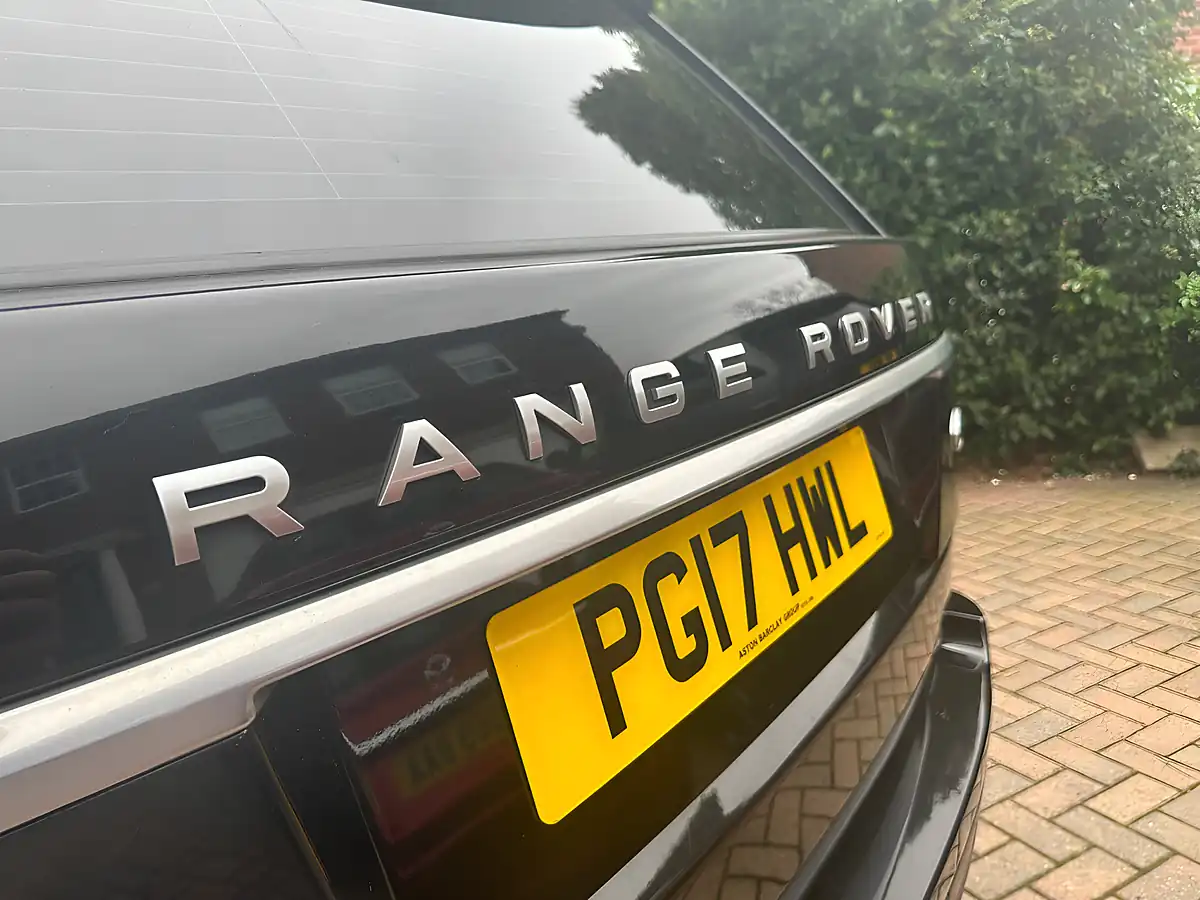 Used 2017 Land Rover Range Rover Vogue Se Black - Interior and Exterior details 8