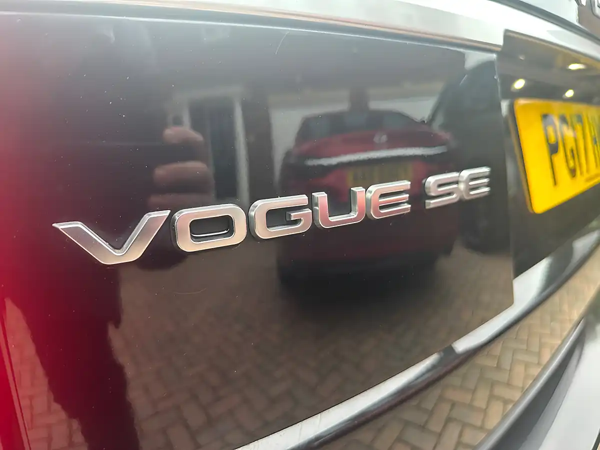 Used 2017 Land Rover Range Rover Vogue Se Black - Interior and Exterior details 9