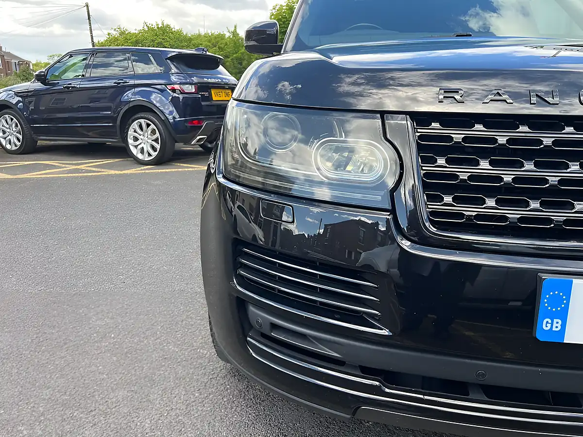 Used 2017 Land Rover Range Rover Vogue Se Santorini Black - Interior and Exterior details 10