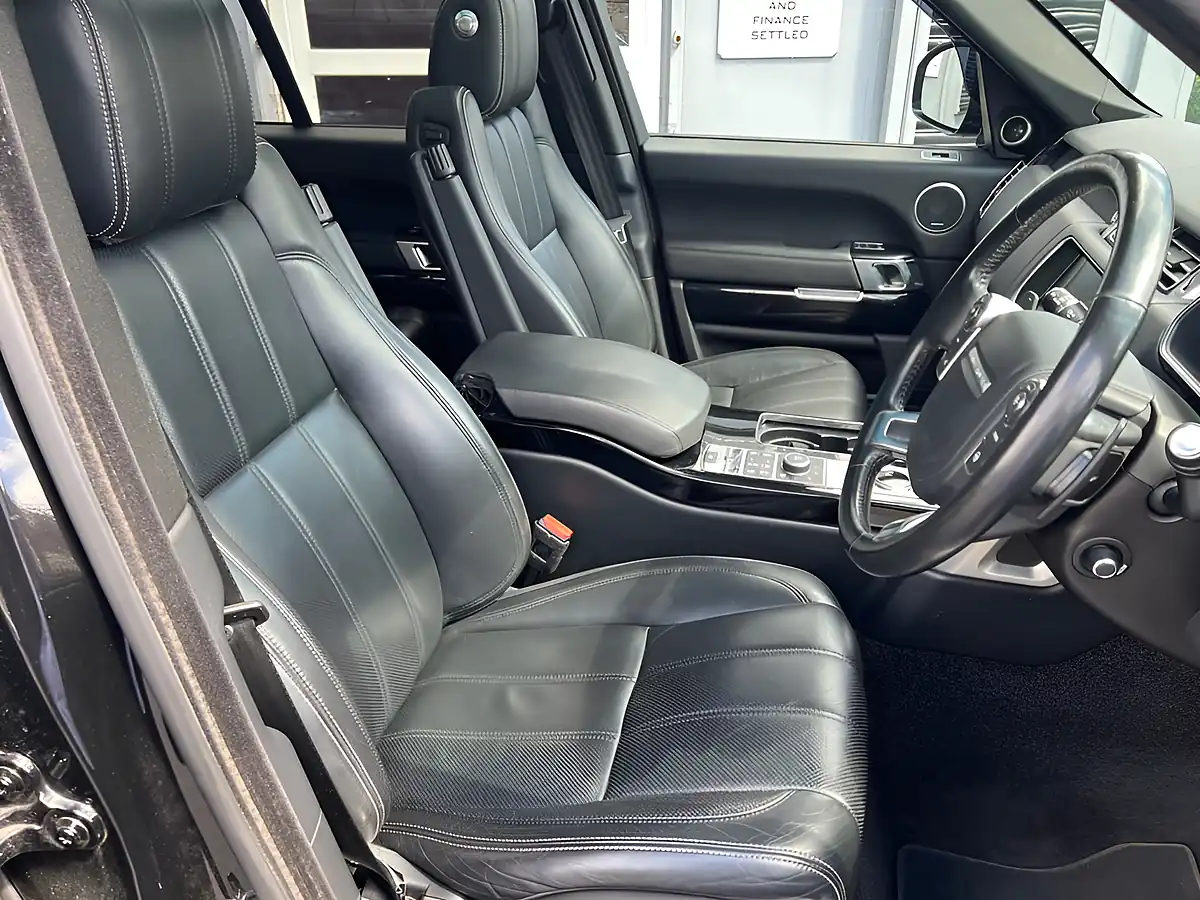 Used 2017 Land Rover Range Rover Vogue Se Santorini Black - Interior and Exterior details 19