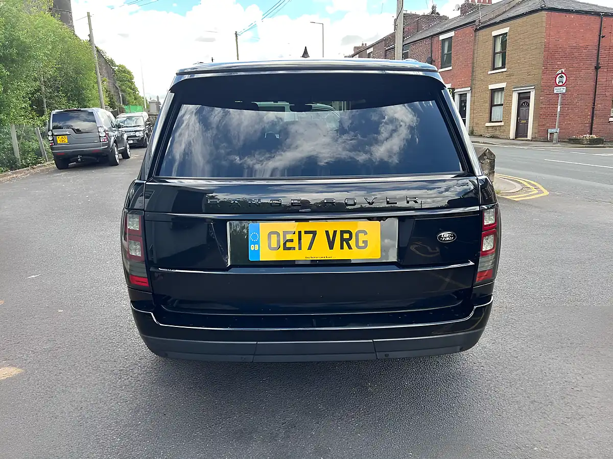 Used 2017 Land Rover Range Rover Vogue Se Santorini Black - Interior and Exterior details 6