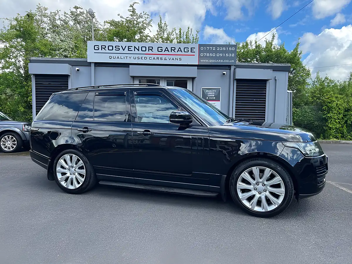 Used 2017 Land Rover Range Rover Vogue Se Santorini Black - Interior and Exterior details 8