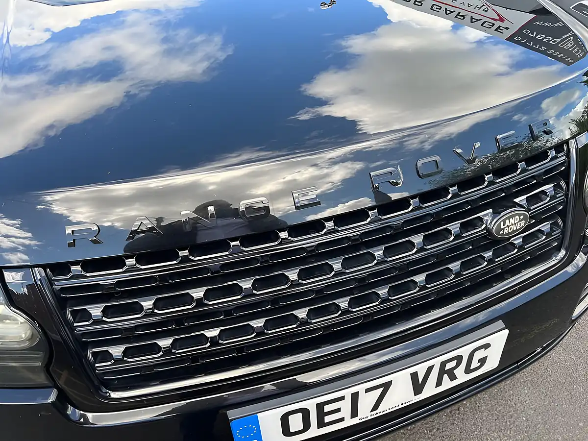 Used 2017 Land Rover Range Rover Vogue Se Santorini Black - Interior and Exterior details 9
