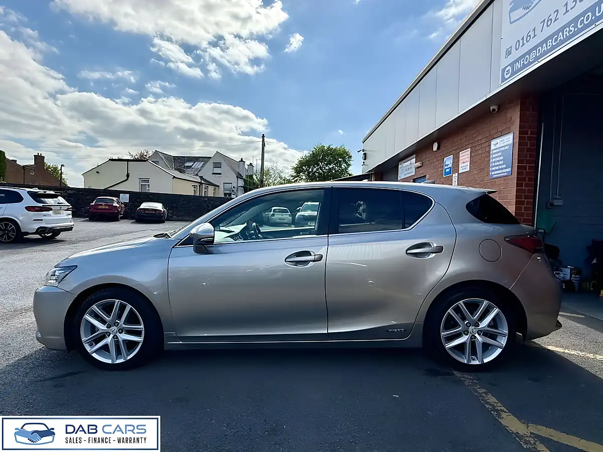 Used 2017 Lexus Ct Premier Silver - Interior and Exterior details 4
