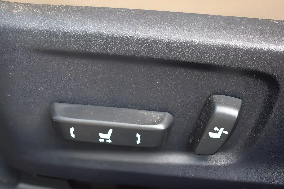 Used 2017 Lexus Is Premier Silver - Interior and Exterior details 14