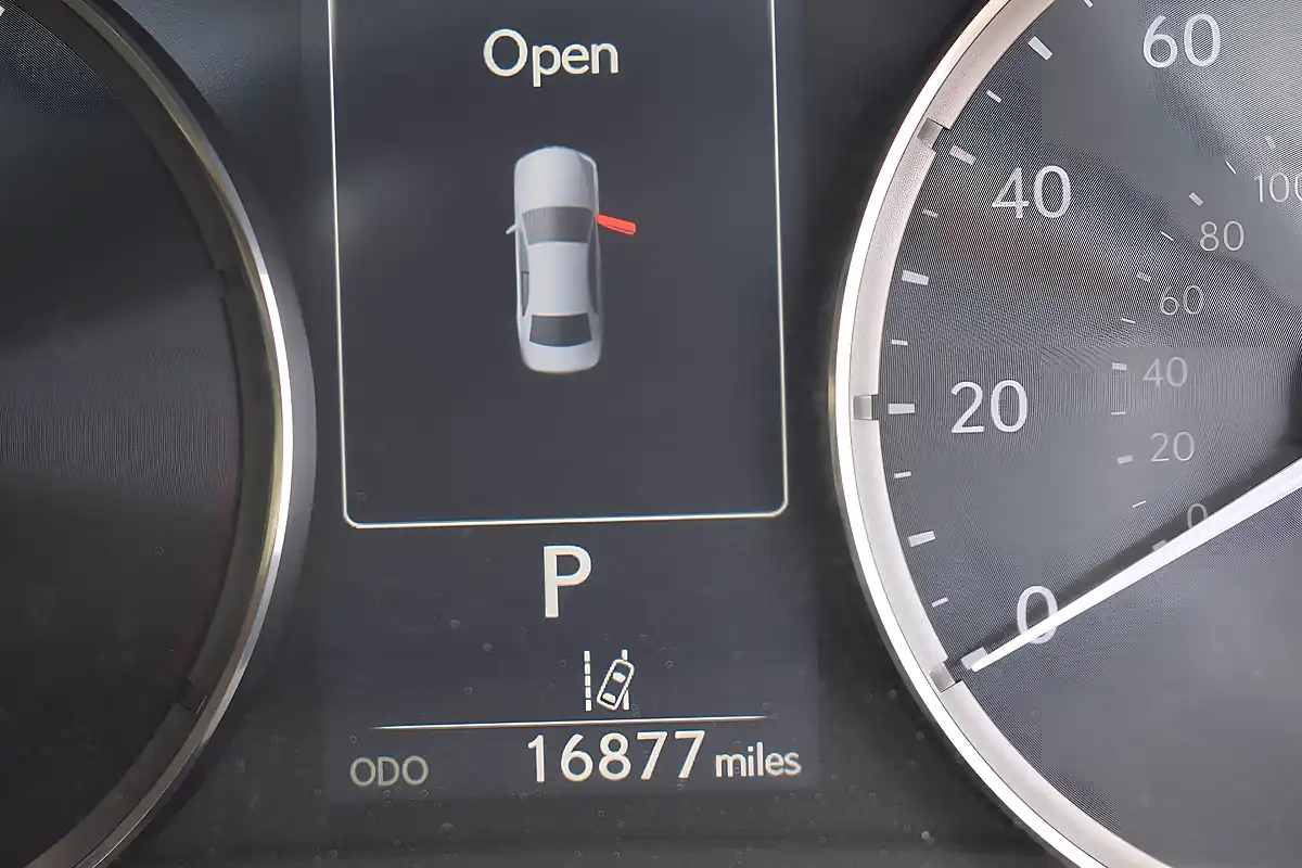 Used 2017 Lexus Is Premier Silver - Interior and Exterior details 17