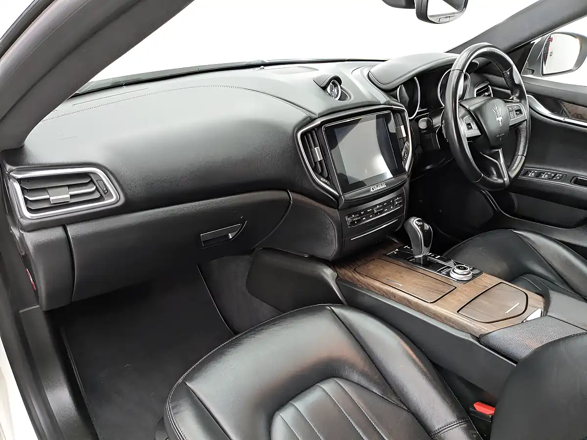 Used 2017 Maserati Ghibli Bianco White - Interior and Exterior details 15